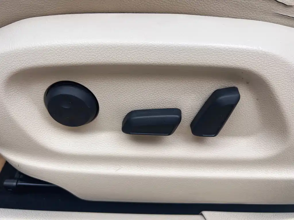 Volkswagen Tiguan 2010 2.0TSI AT