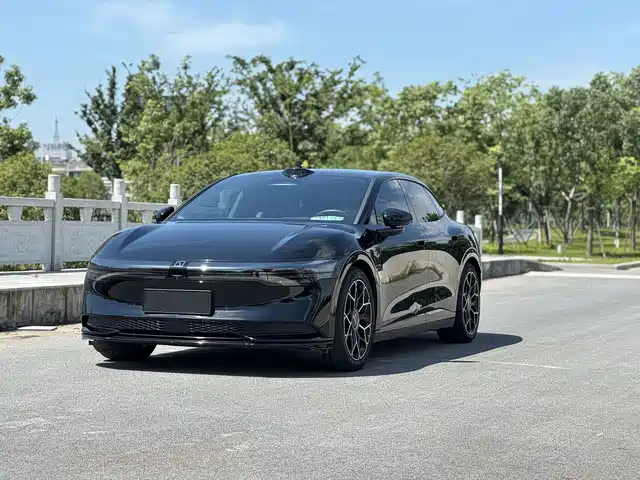 2024 Zeekr 007