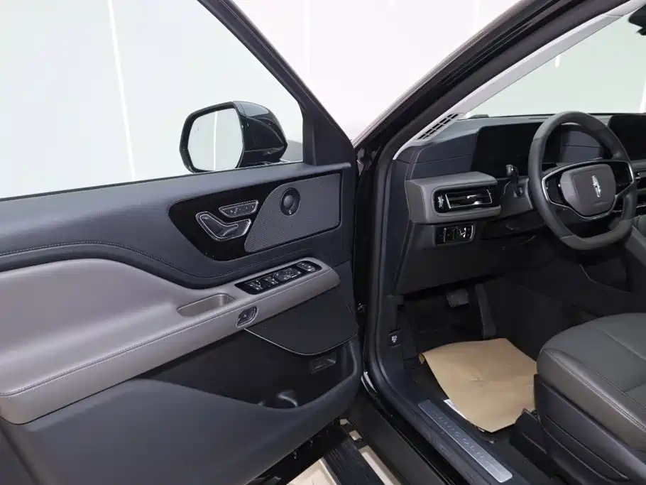 Lincoln Aviator — миниатюра 19