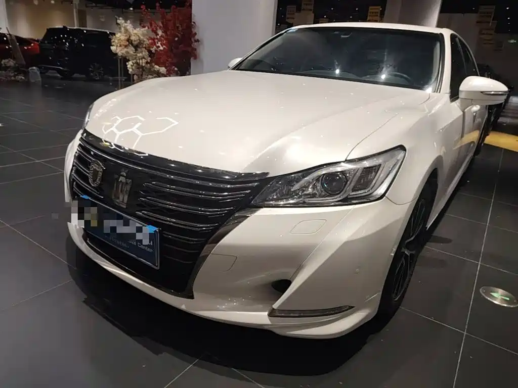 Toyota Crown 2018