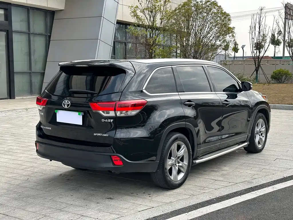 TOYOTA HIGHLANDER