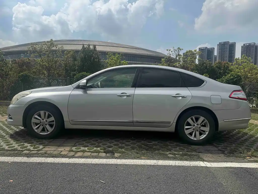 Nissan Altima 2011 2.0L XE Standard