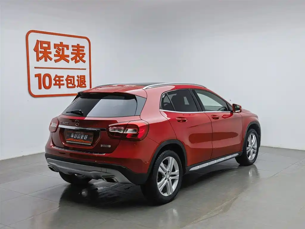 MERCEDES-BENZ GLA