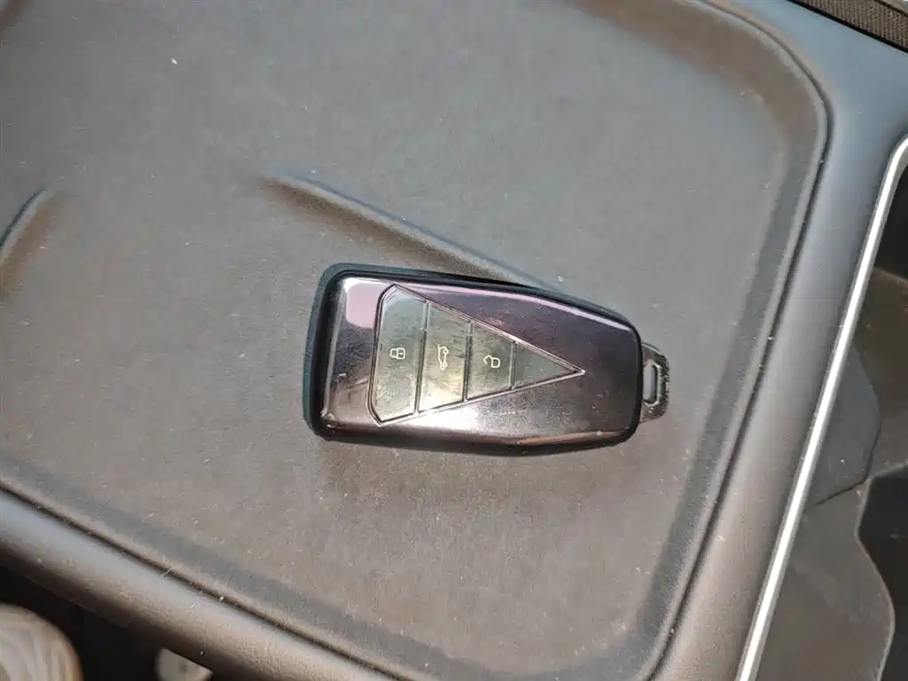 Venucia VX6 — миниатюра 9