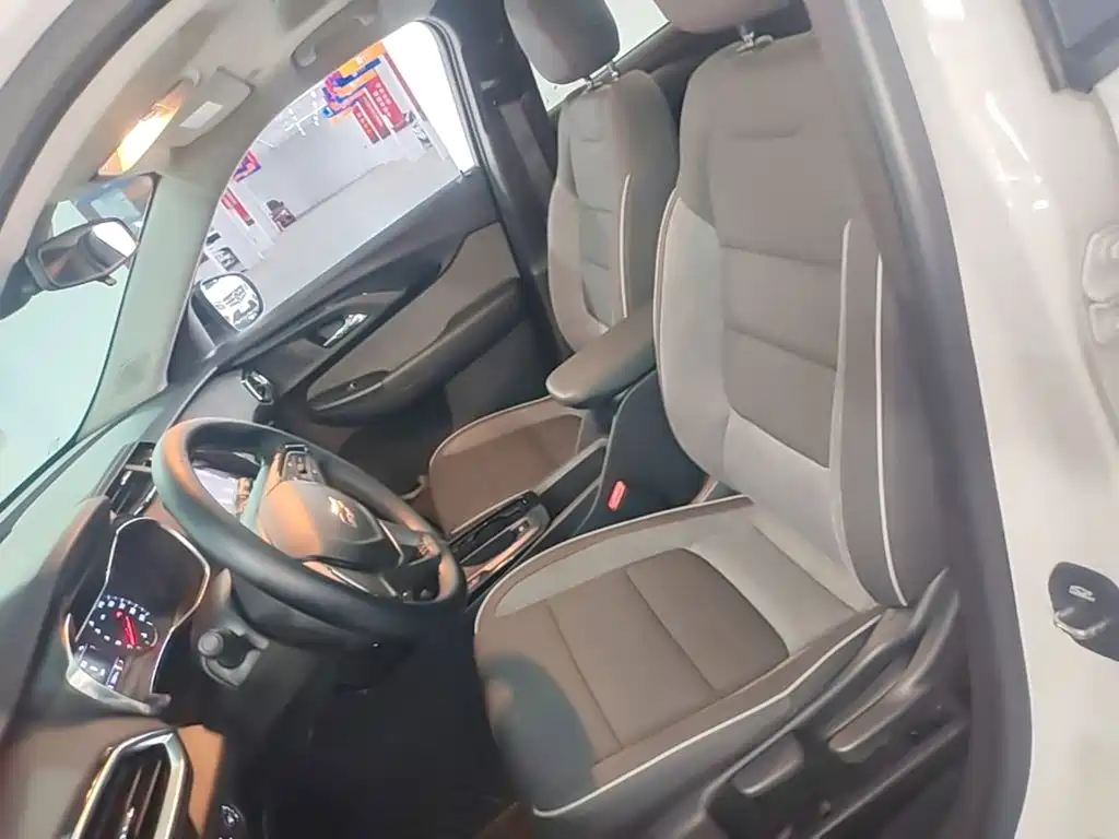Chevrolet Tracker — миниатюра 15