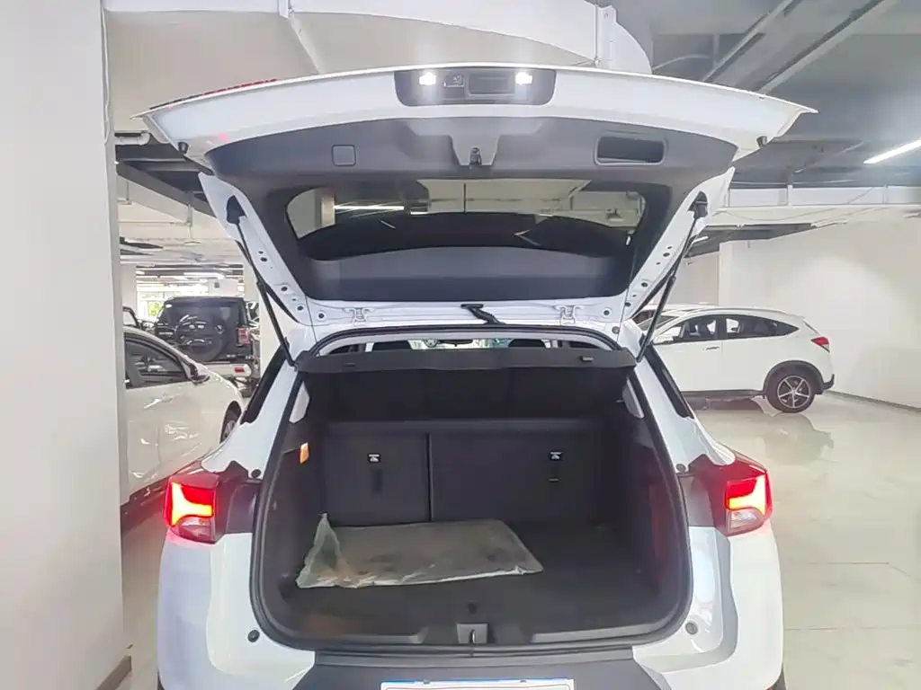 Chevrolet Tracker — миниатюра 19