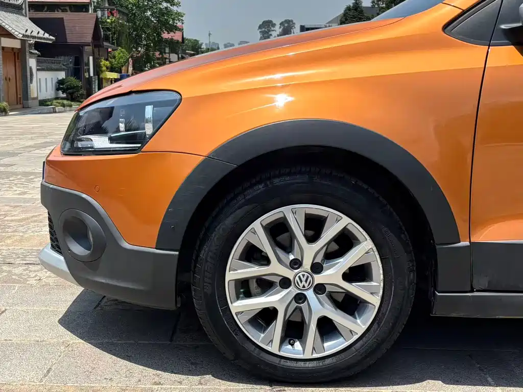 Volkswagen Polo 2018 1.5L Cross Polo AT