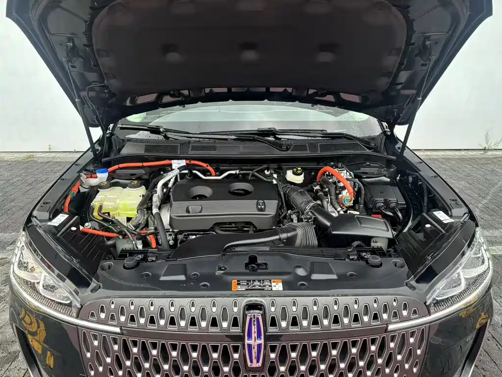 Заказать Lincoln Corsair 2026 года за 4 780 701 ₽  из Китая
