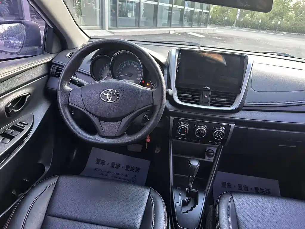 Toyota Yaris L - фото 13