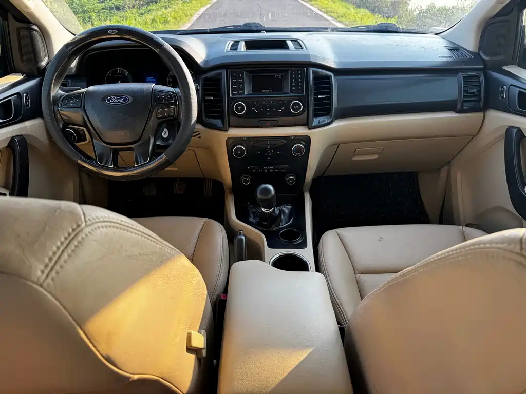 Ford Everest — миниатюра 5
