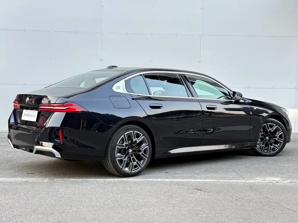 BMW 5 Series — миниатюра 18
