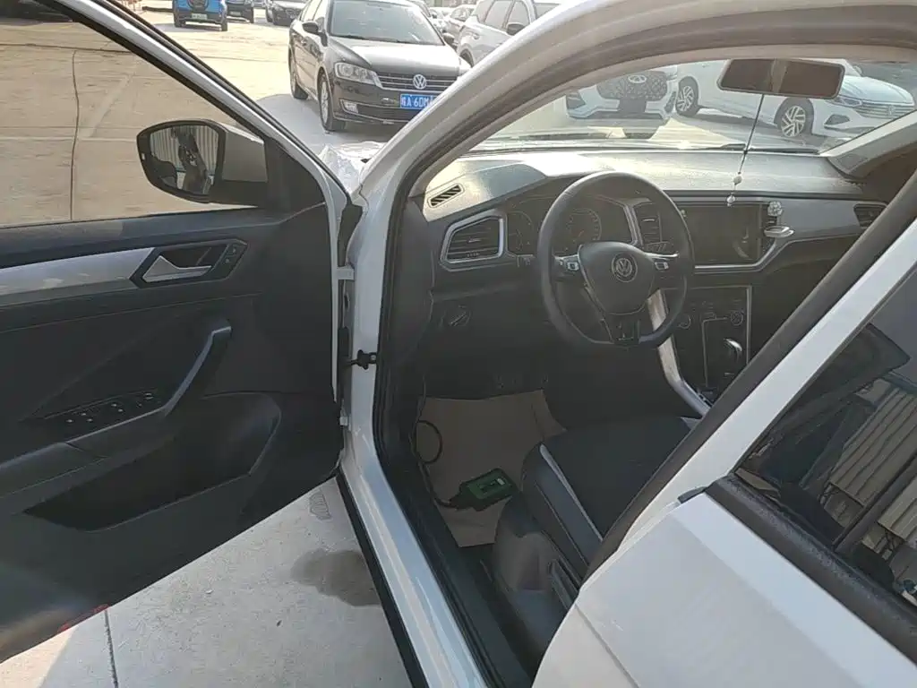 Volkswagen T-Roc — миниатюра 16