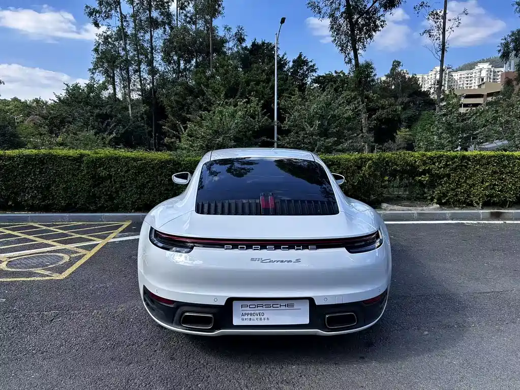PORSCHE 911