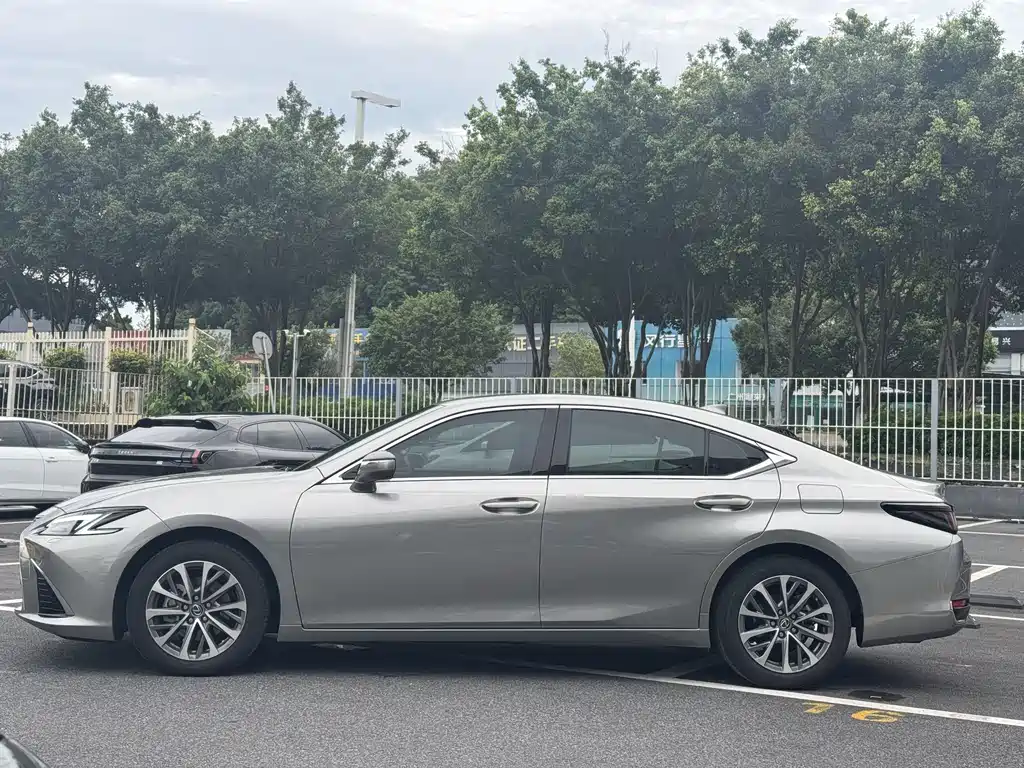 Lexus ES 2025 200 Premium