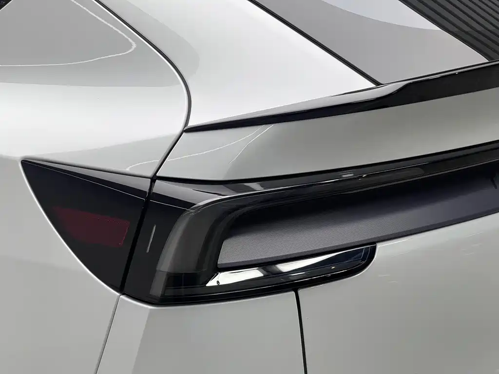 Tesla Model Y L — миниатюра 20