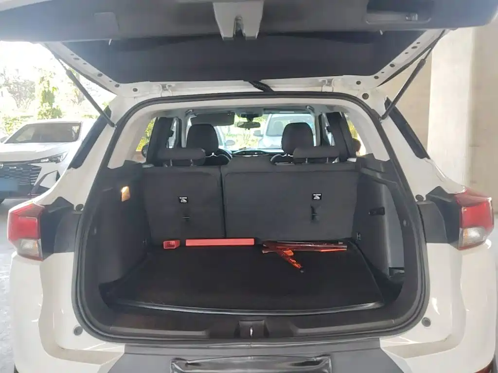 Chevrolet Tracker — миниатюра 19