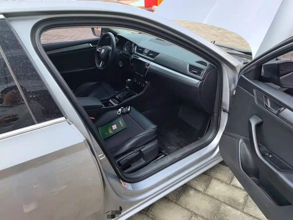 Skoda Superb — миниатюра 17