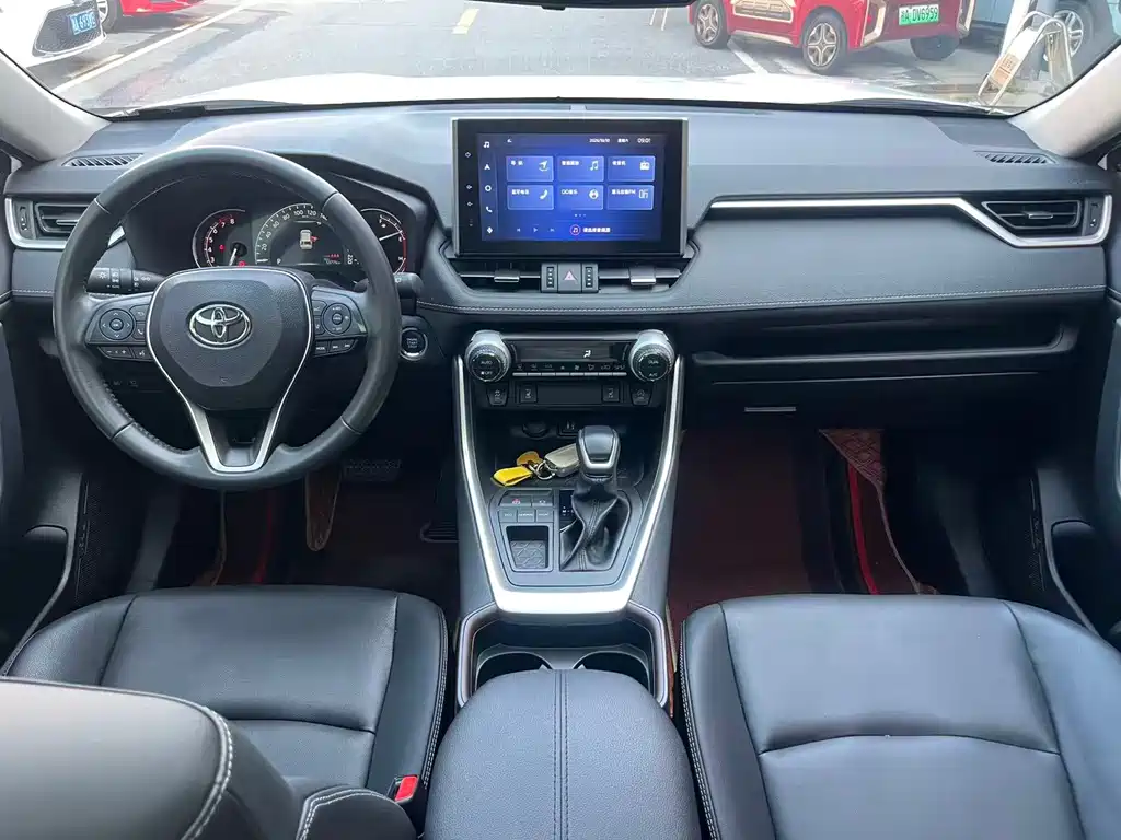 Toyota RAV4 — миниатюра 10