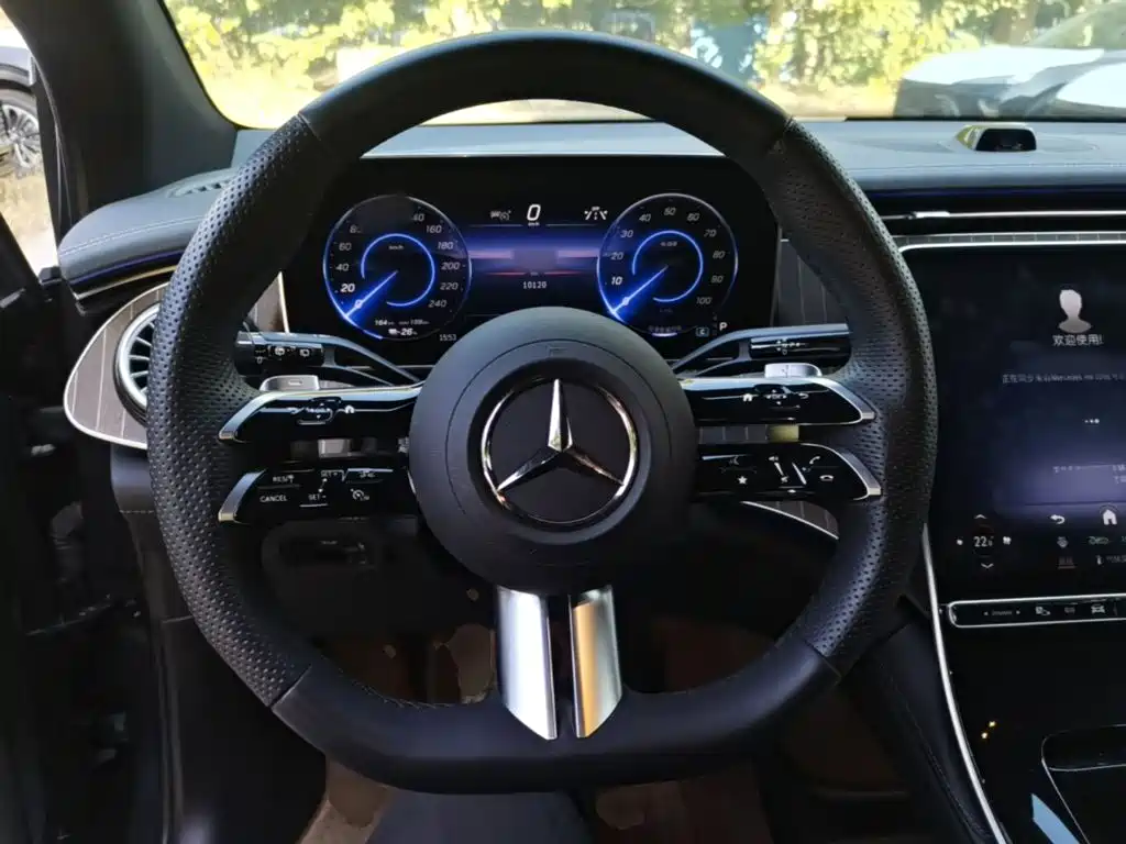 Mercedes-Benz EQE SUV — миниатюра 11