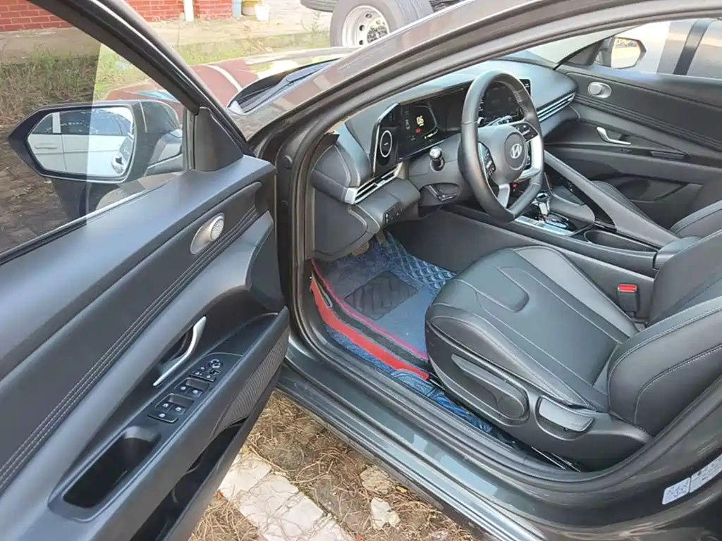 Hyundai Elantra — миниатюра 16