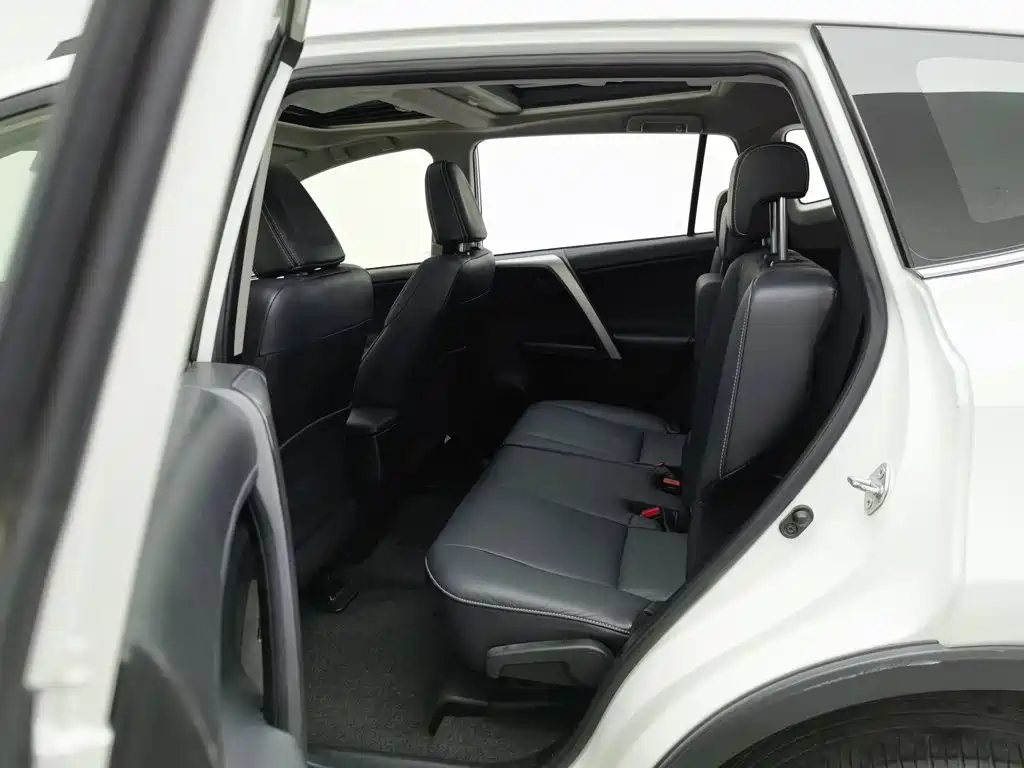 Toyota RAV4 — миниатюра 15