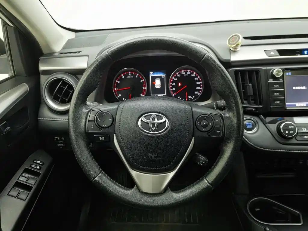Toyota RAV4 — миниатюра 11