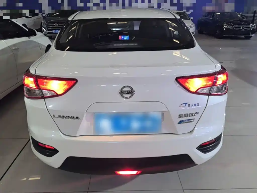Nissan Bluebird — миниатюра 6