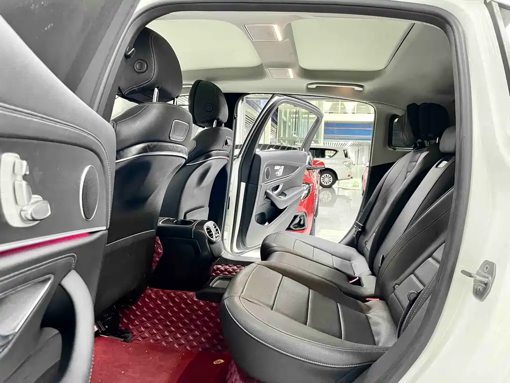 Mercedes-Benz E-Class — миниатюра 7