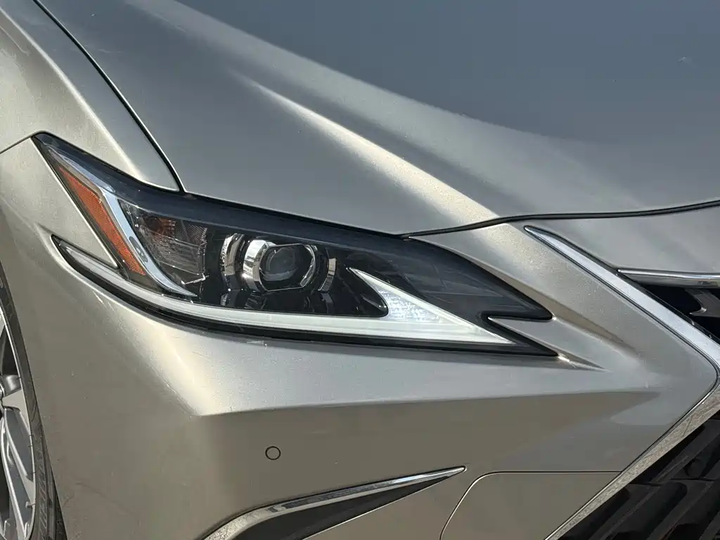 Lexus ES 2022 300h