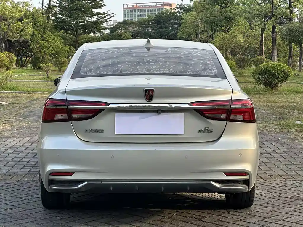 Roewe i6 New Energy — миниатюра 8