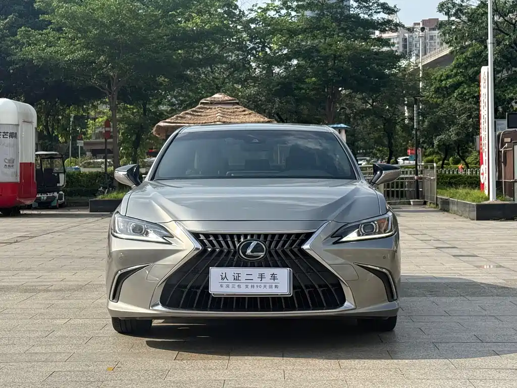 Lexus ES 2022 300h