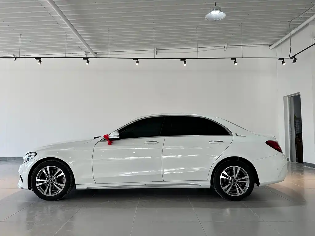 Mercedes-Benz C-Class — миниатюра 7