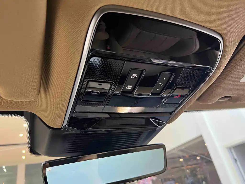 Land Rover Range Rover — миниатюра 18