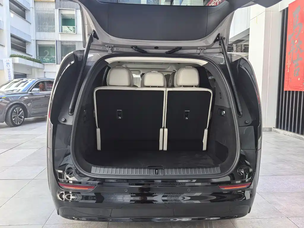 Li Auto MEGA 2025 Ultra