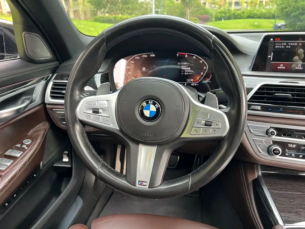 BMW 7 Series — миниатюра 4