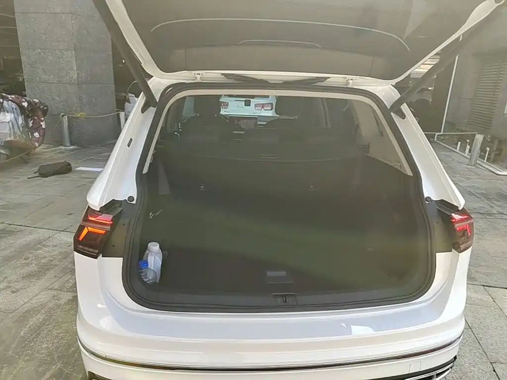Volkswagen Tiguan L — миниатюра 19
