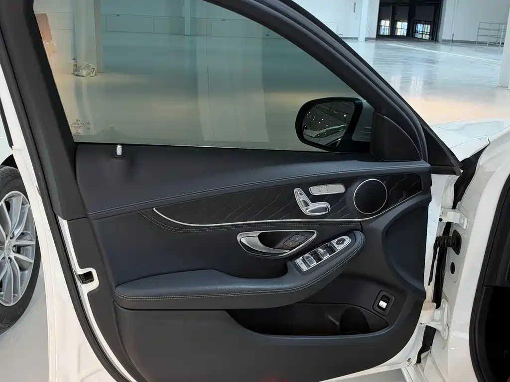 Mercedes-Benz C-Class — миниатюра 11