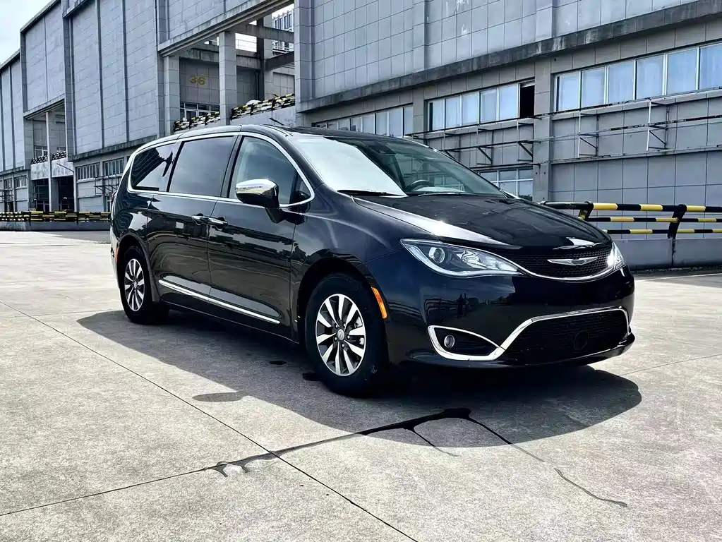 Chrysler Grand Voyager PHEV (Import) — миниатюра 2