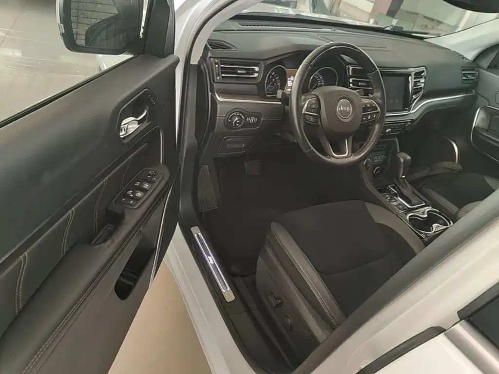 Jeep Grand Commander — миниатюра 16
