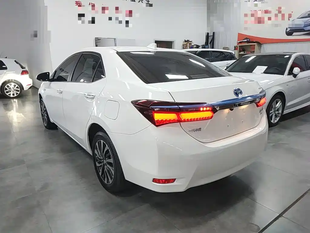 Toyota Corolla Hybrid — миниатюра 5