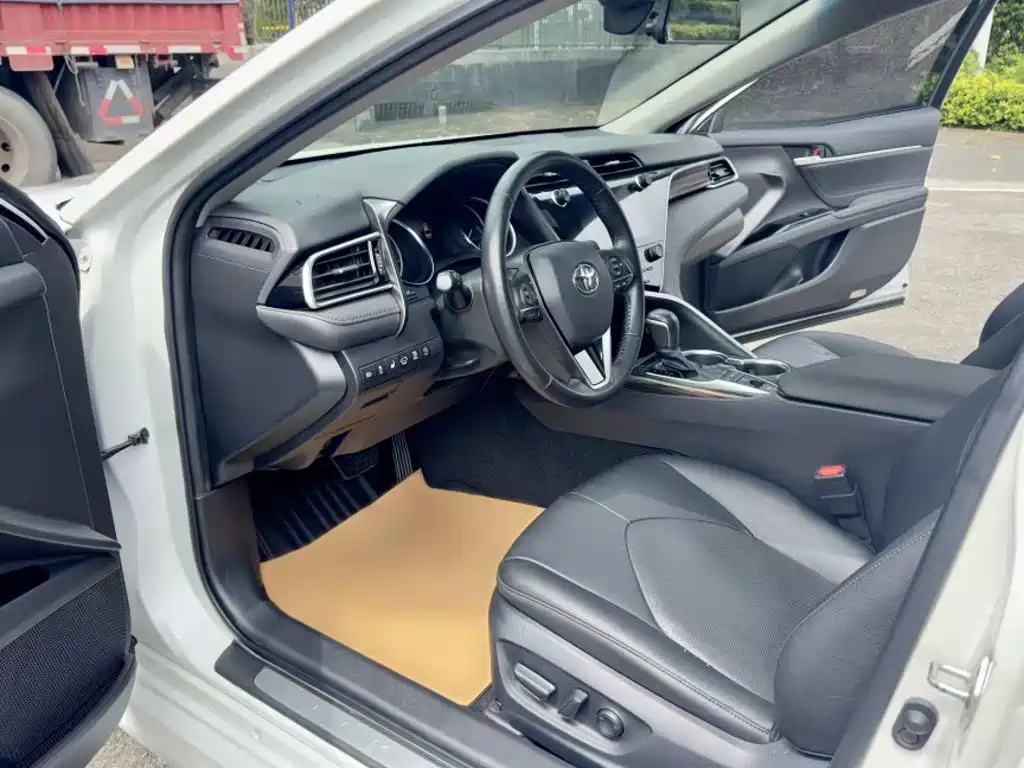 Toyota Camry — миниатюра 14
