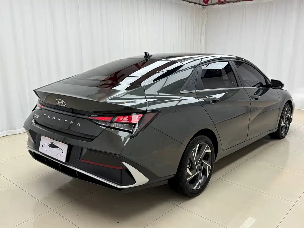 Hyundai Elantra — миниатюра 6