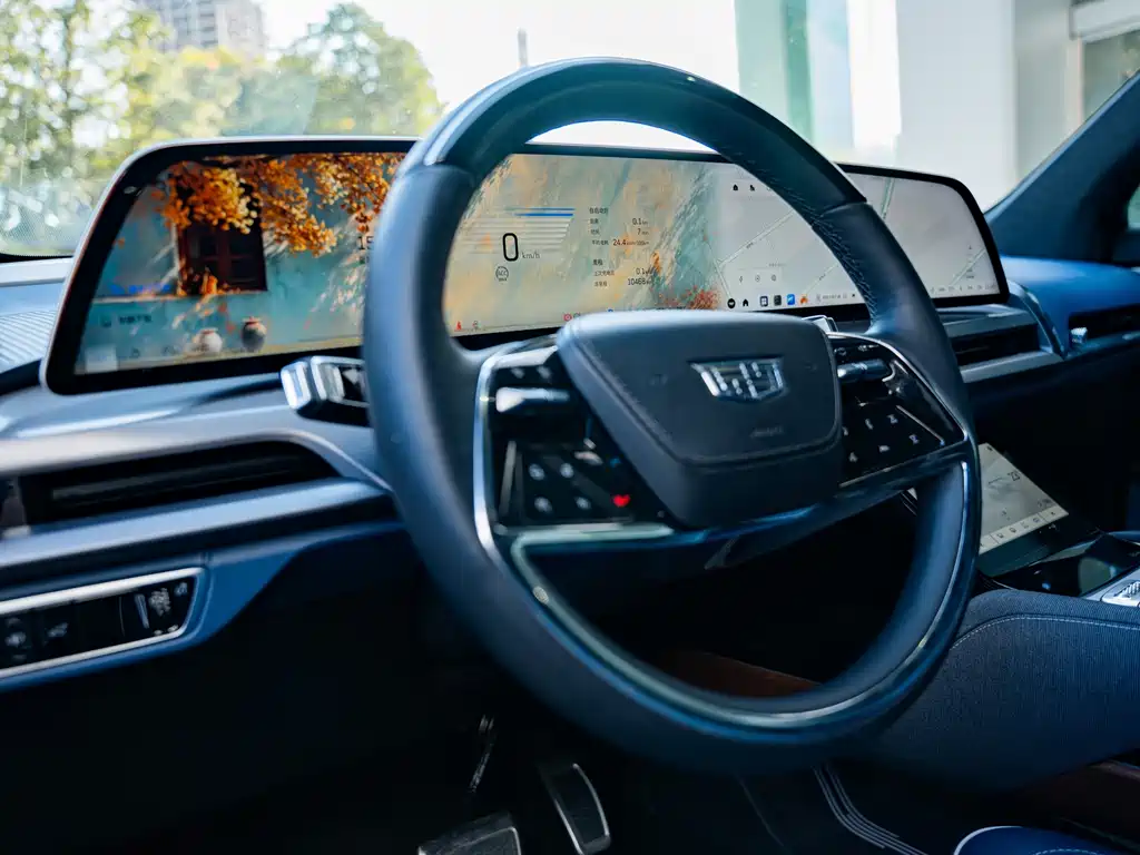 Cadillac VISTIQ — миниатюра 6