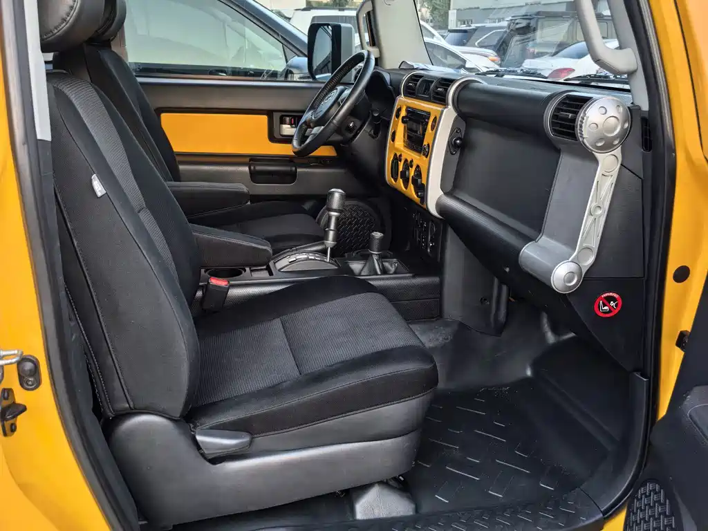 Toyota FJ Cruiser — миниатюра 5