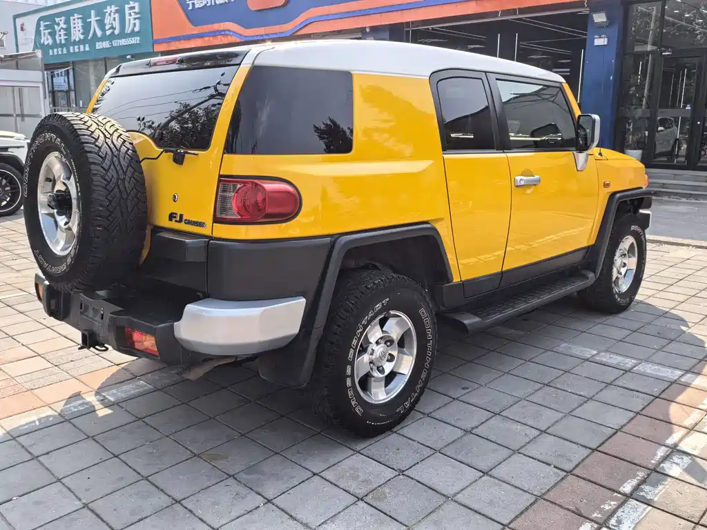 Toyota FJ Cruiser — миниатюра 16