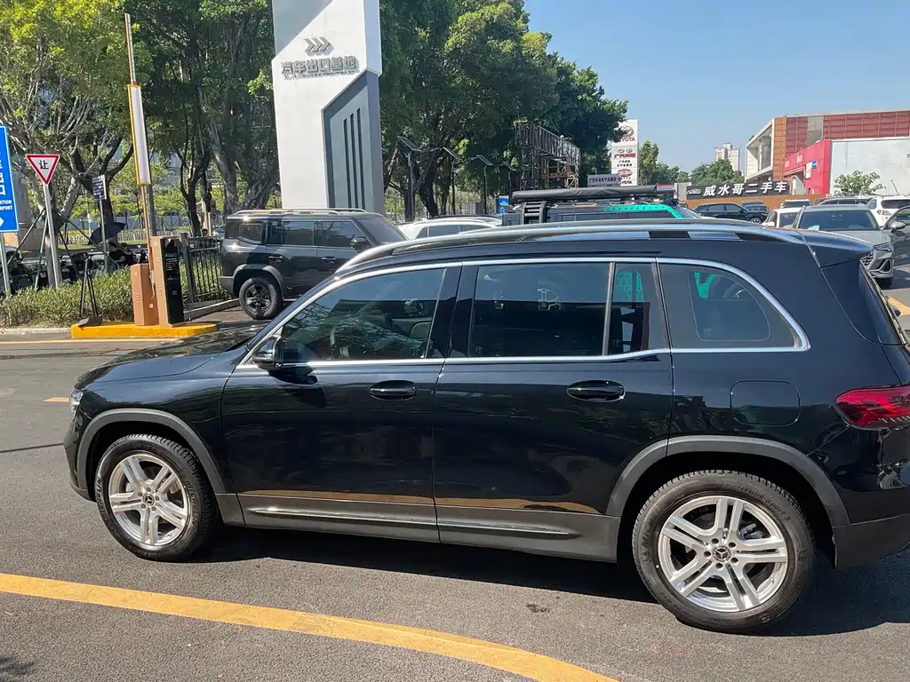Mercedes-Benz GLB — миниатюра 8