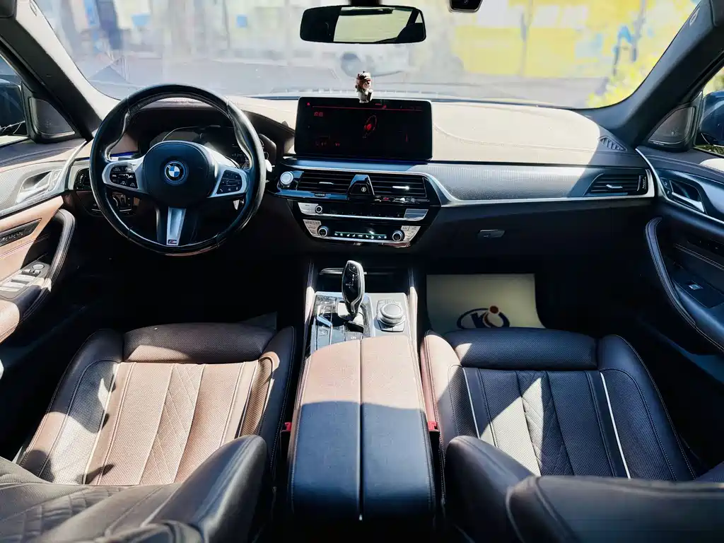 BMW 5 Series New Energy — миниатюра 10