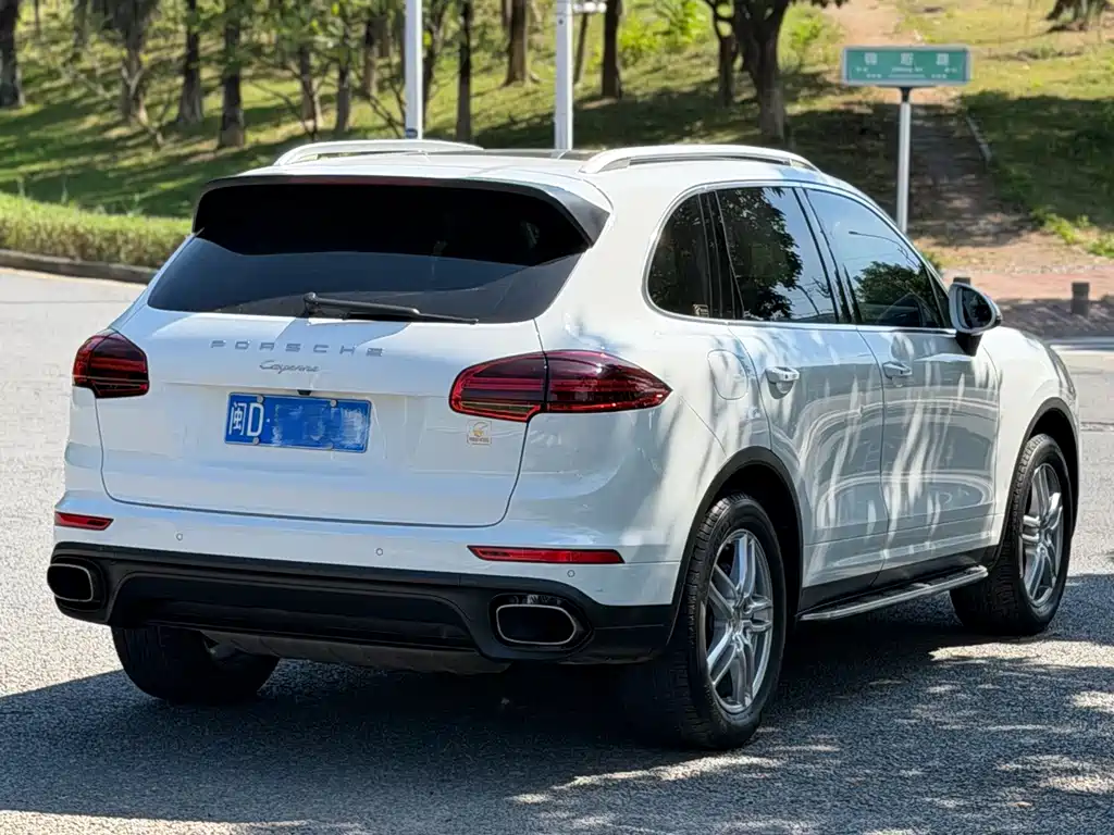 Porsche Cayenne — миниатюра 15