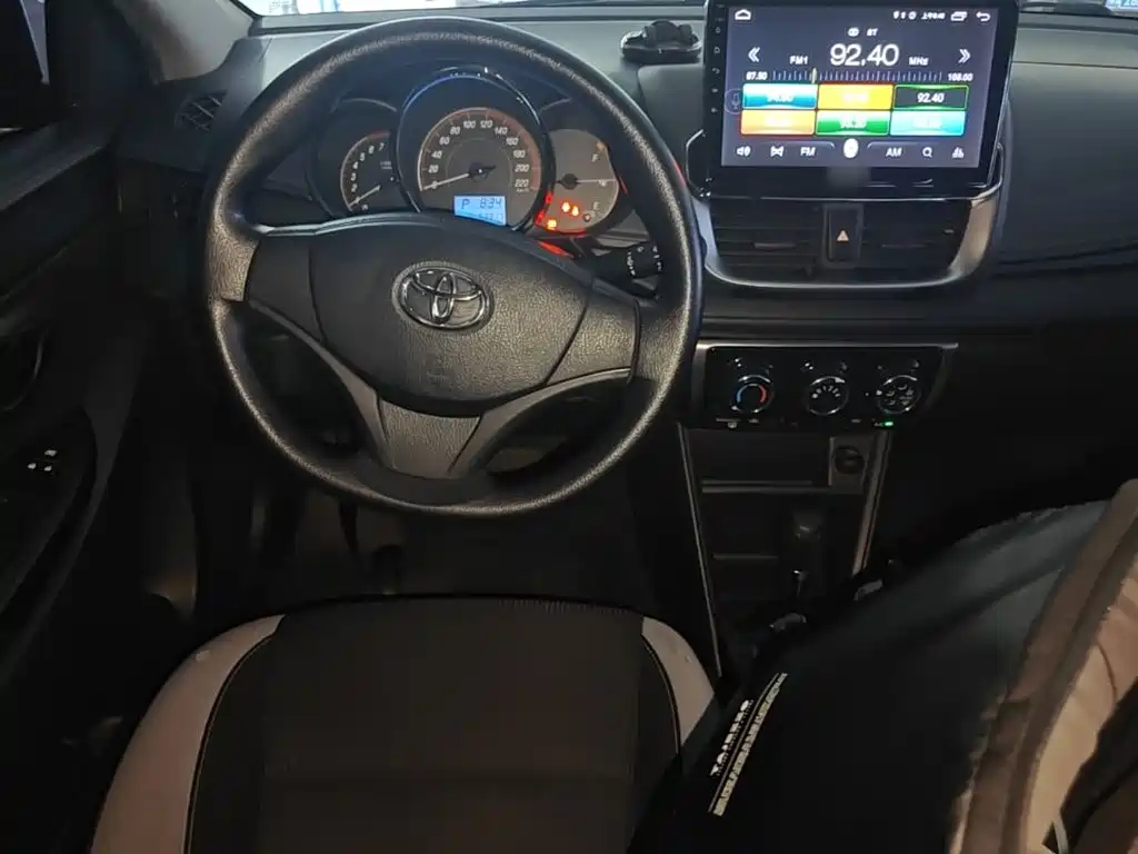 Toyota Yaris L — миниатюра 10