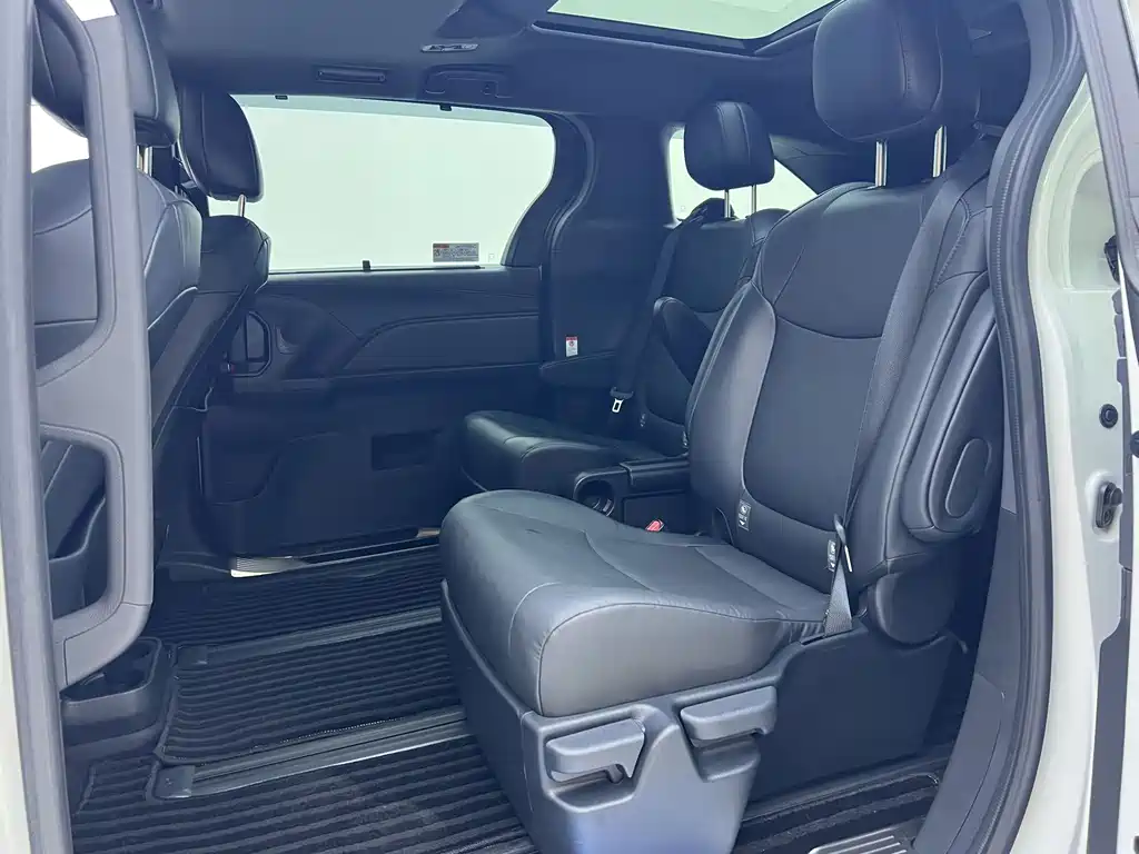 Toyota Granvia — миниатюра 13